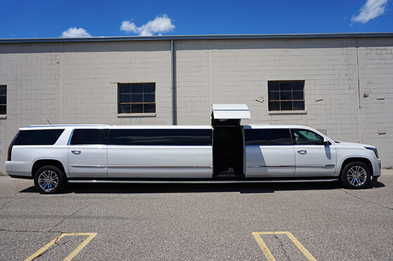 Escalade limo exterior